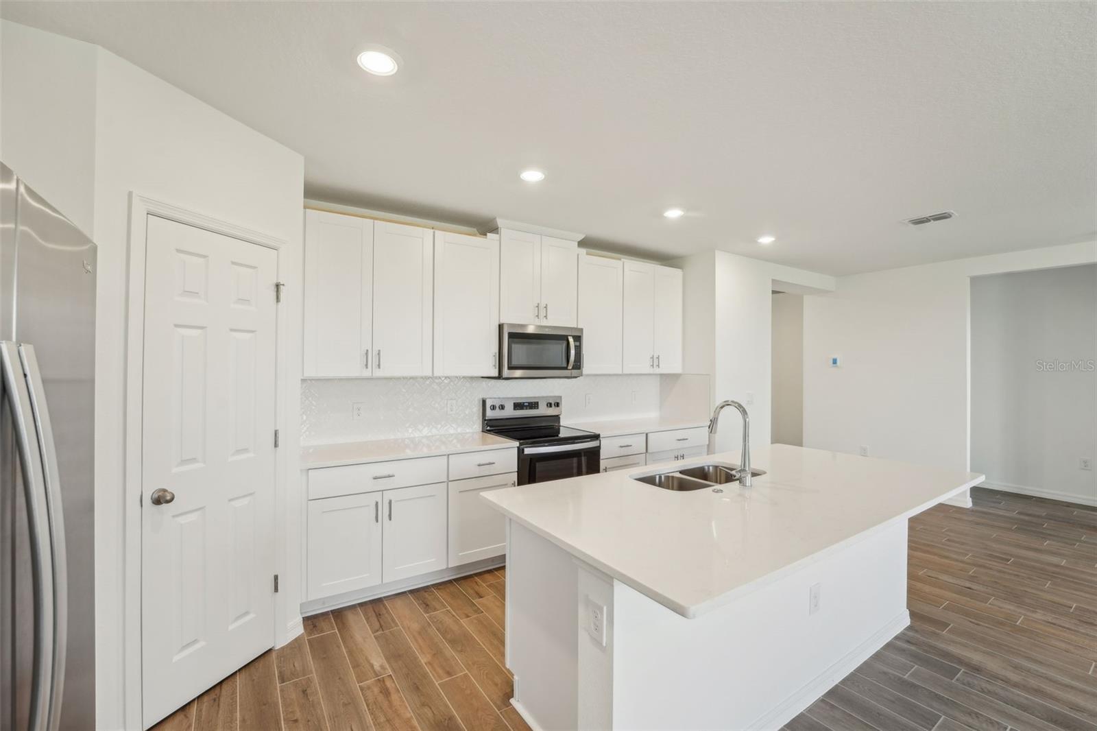 Image 14 of 39 For 1124 Griffon Avenue
