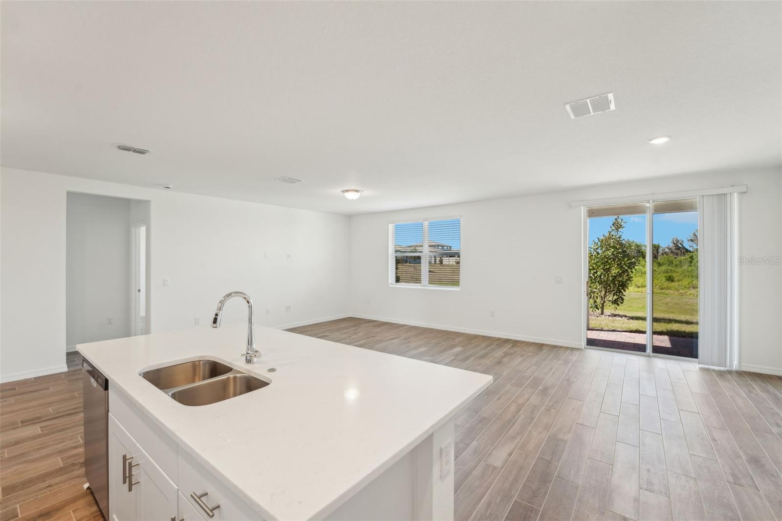 Image 15 of 39 For 1124 Griffon Avenue