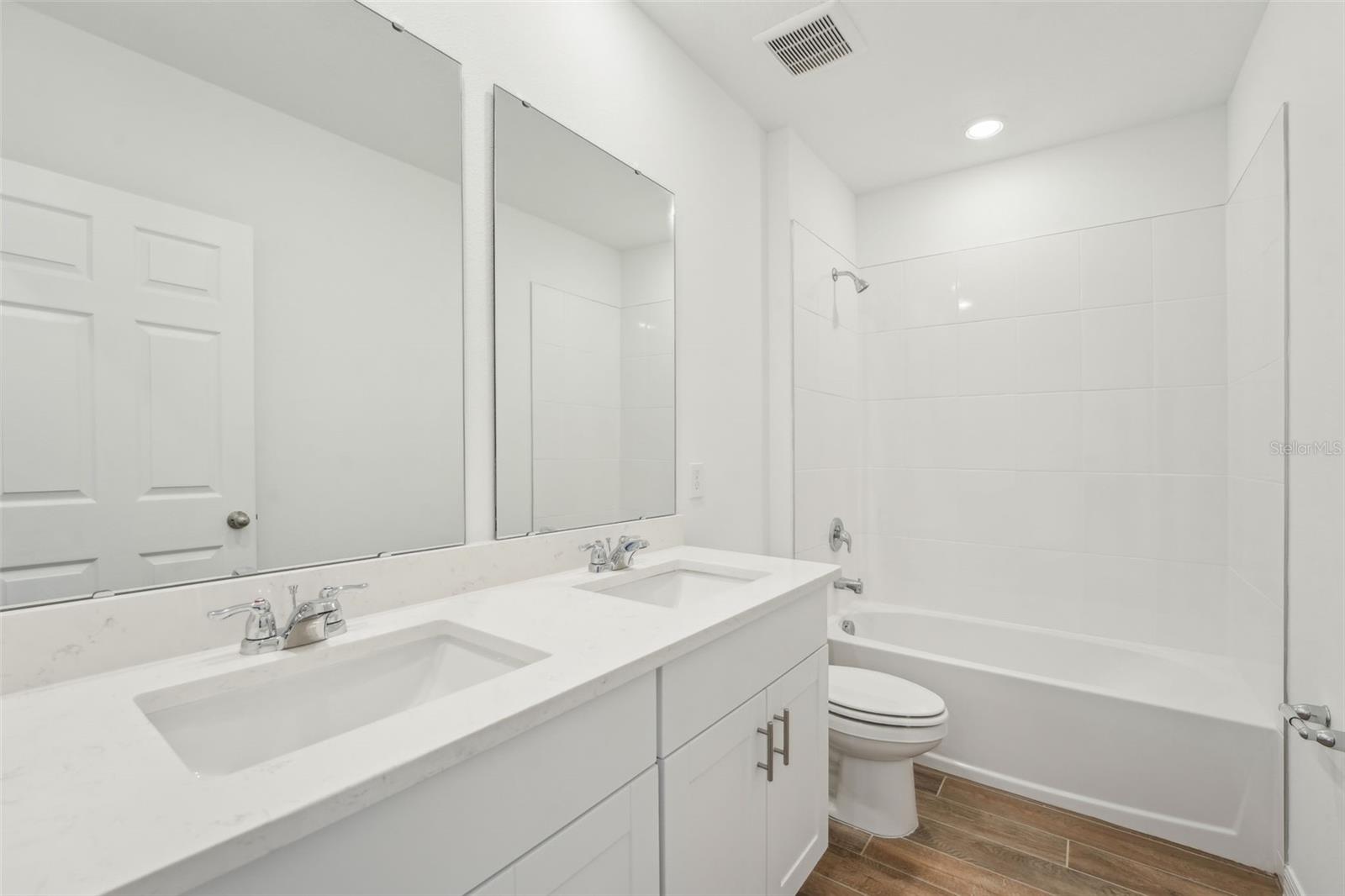 Image 32 of 39 For 1124 Griffon Avenue