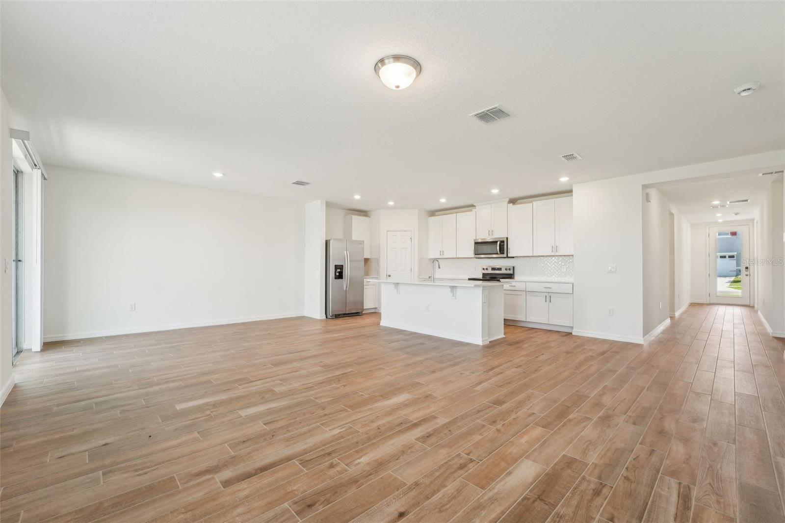 Image 5 of 39 For 1124 Griffon Avenue