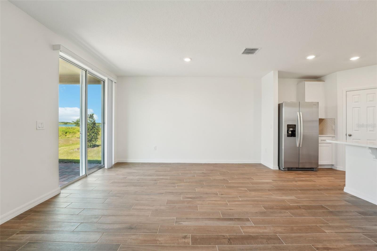 Image 7 of 39 For 1124 Griffon Avenue
