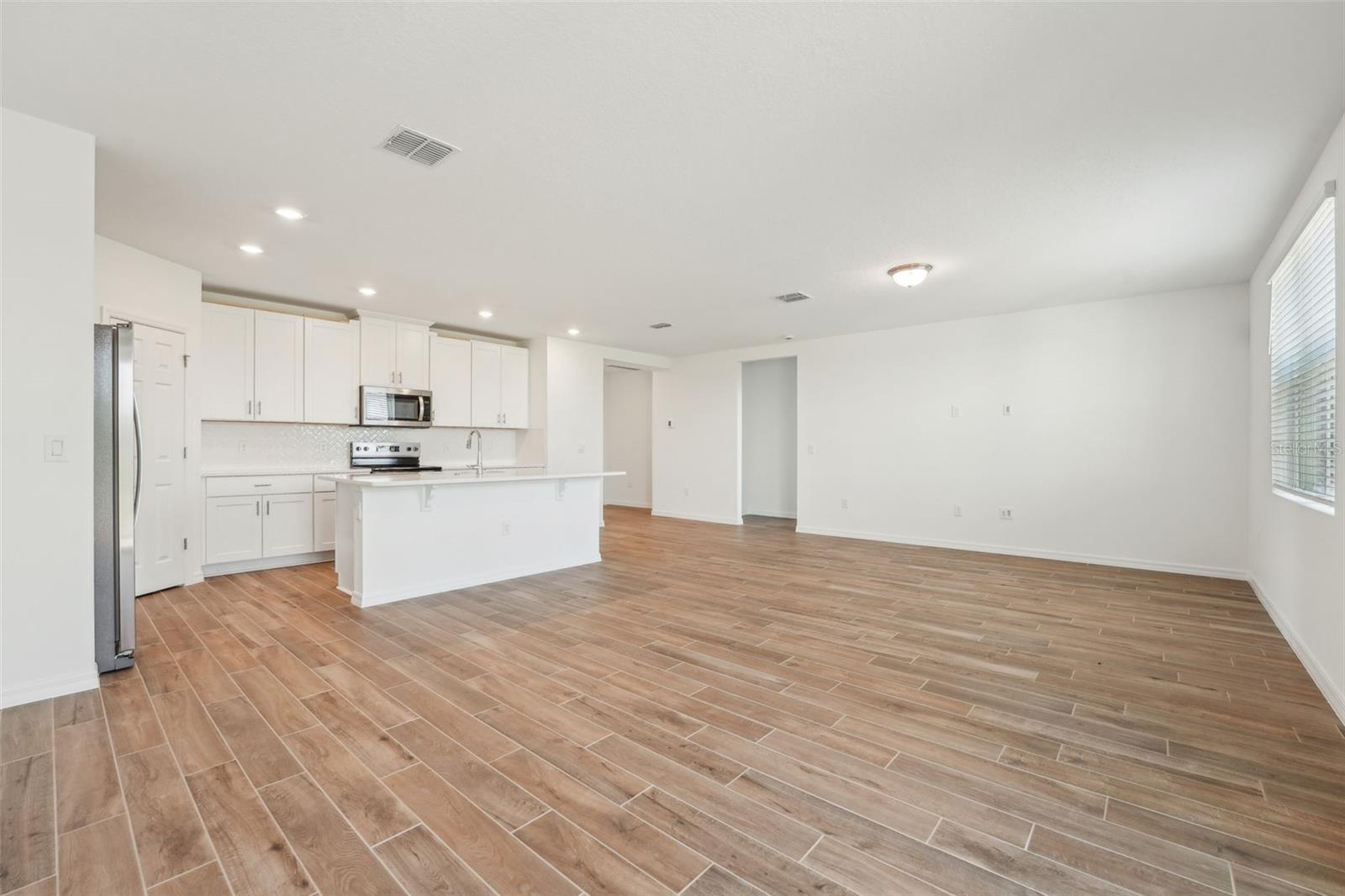 Image 9 of 39 For 1124 Griffon Avenue
