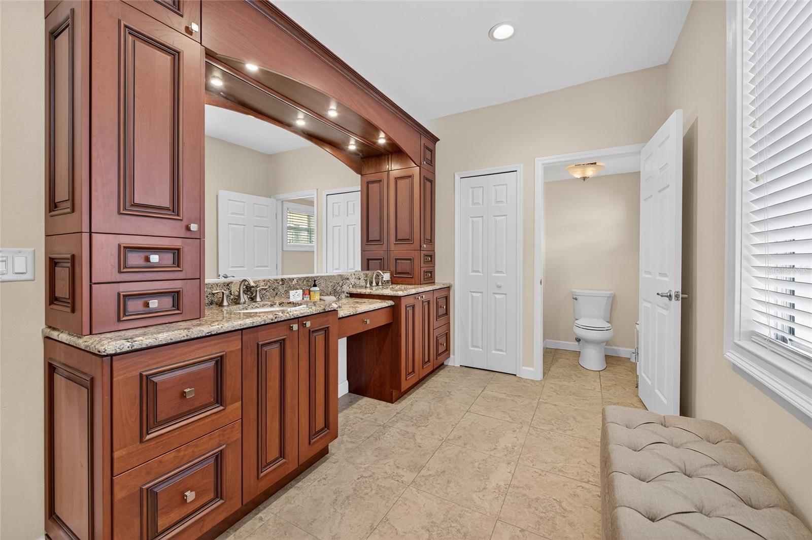 Image 38 of 54 For 2904 S Peninsula Dr