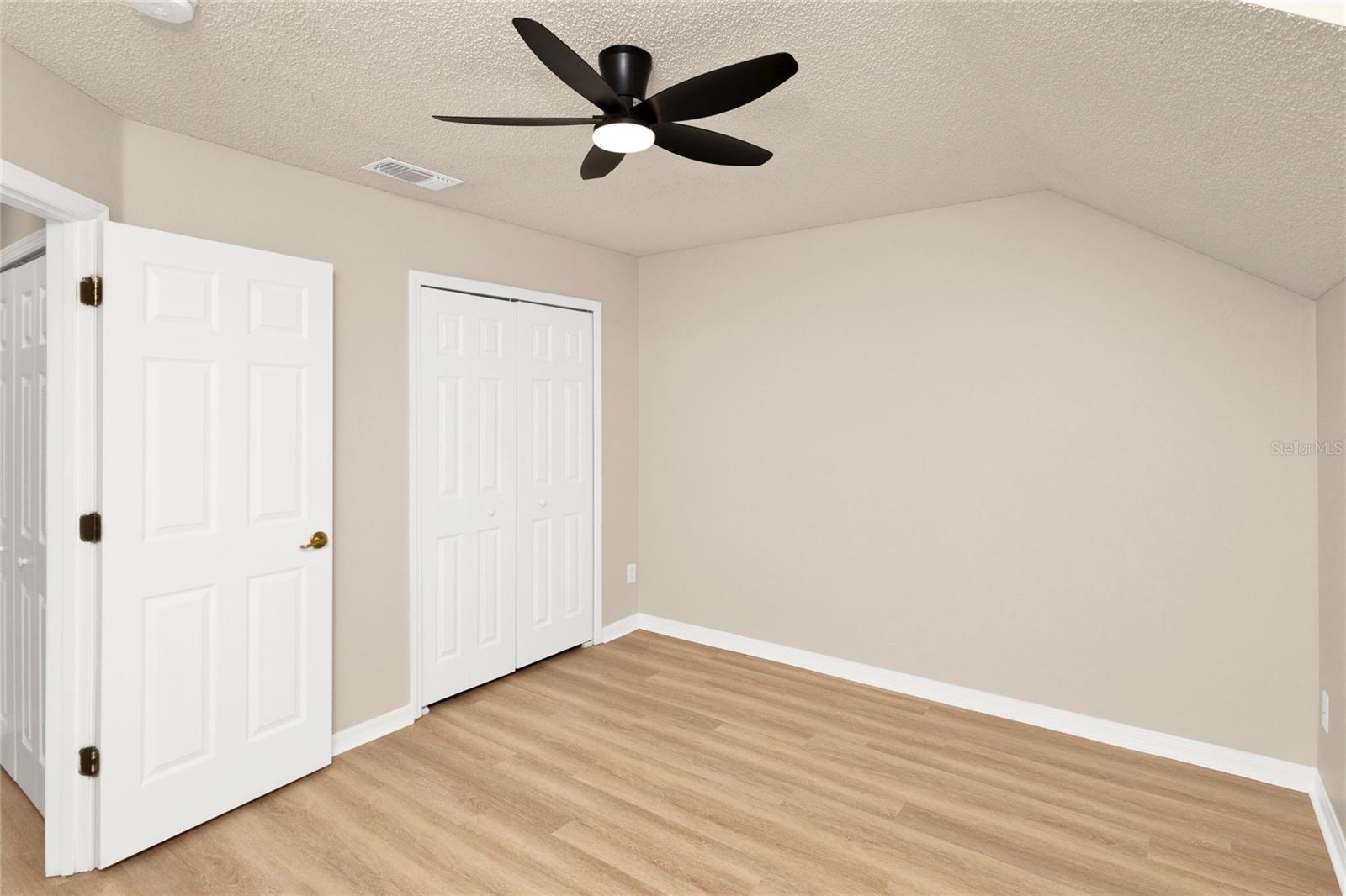 Image 27 of 33 For 14480 Chinese Elm Drive