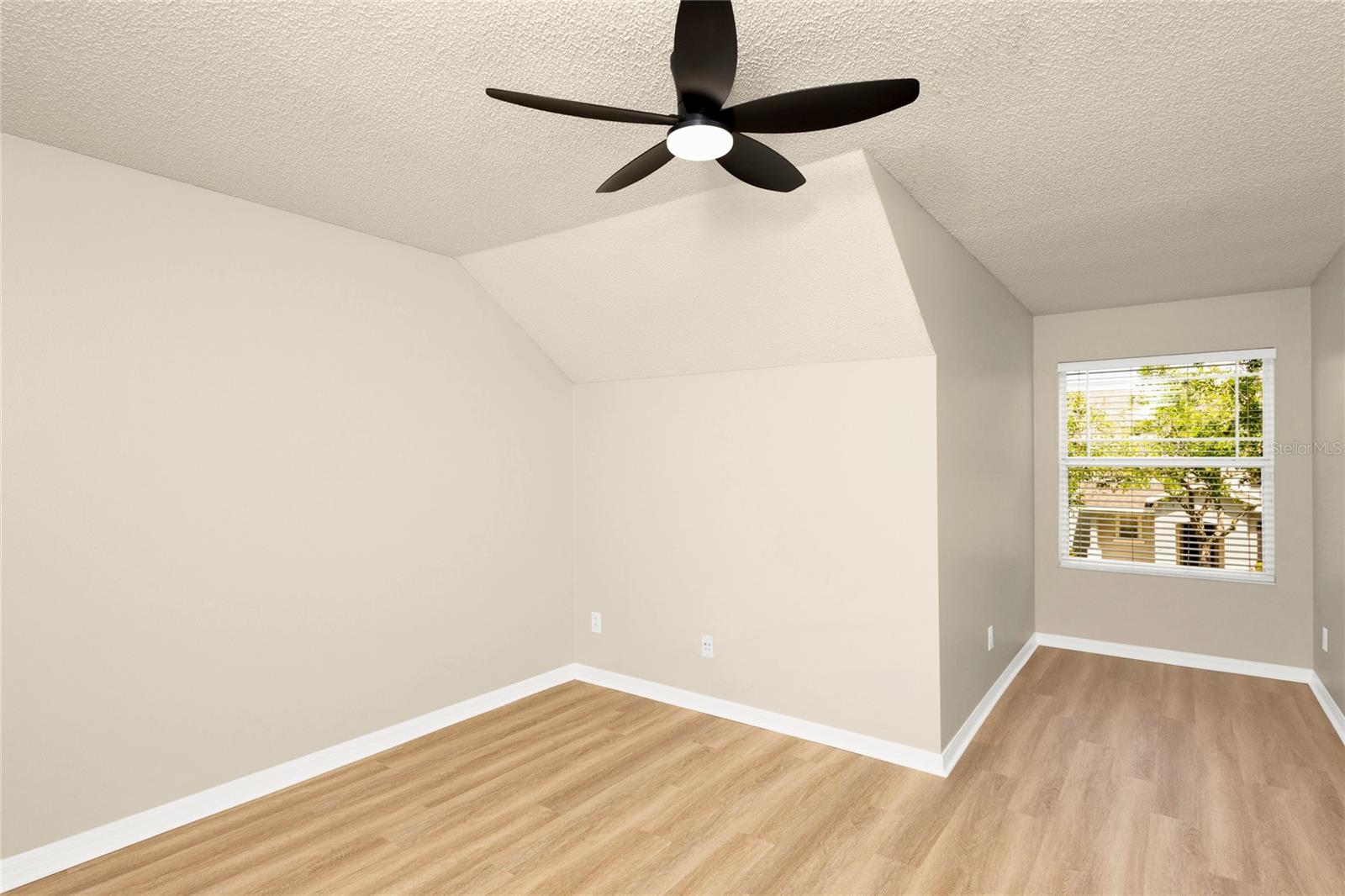 Image 28 of 33 For 14480 Chinese Elm Drive