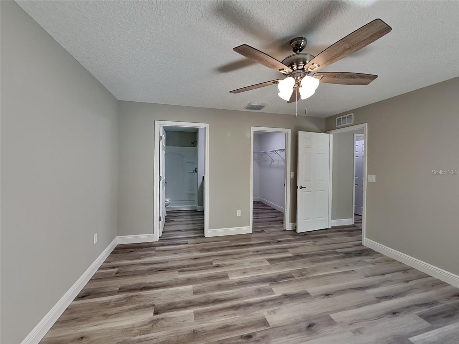 Listing photo id 5 for 7798 Pitcairn Way