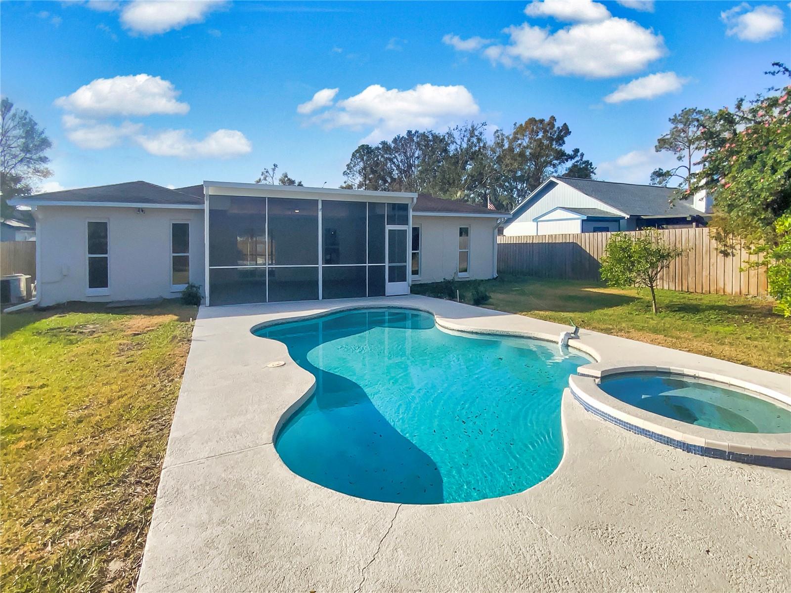 Image 8 of 29 For 24047 Timberset Court