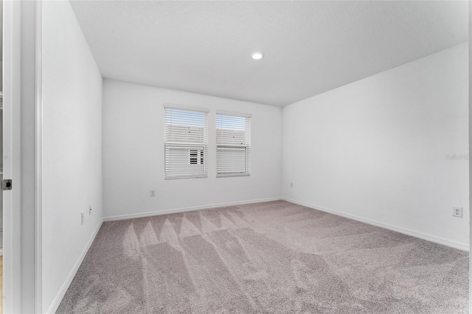 Image 12 of 27 For 2982 Canary Avenue