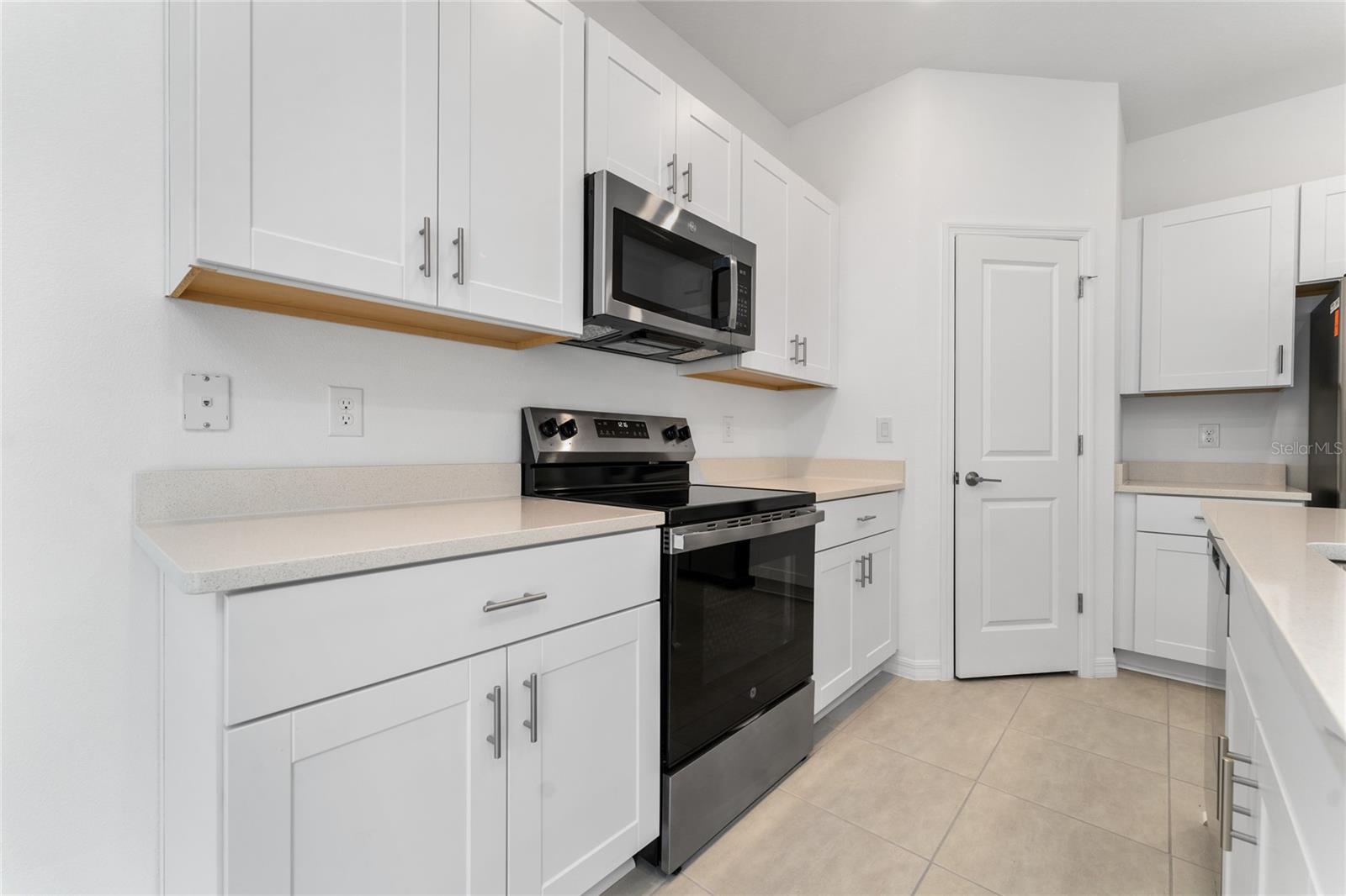 Image 21 of 27 For 2982 Canary Avenue