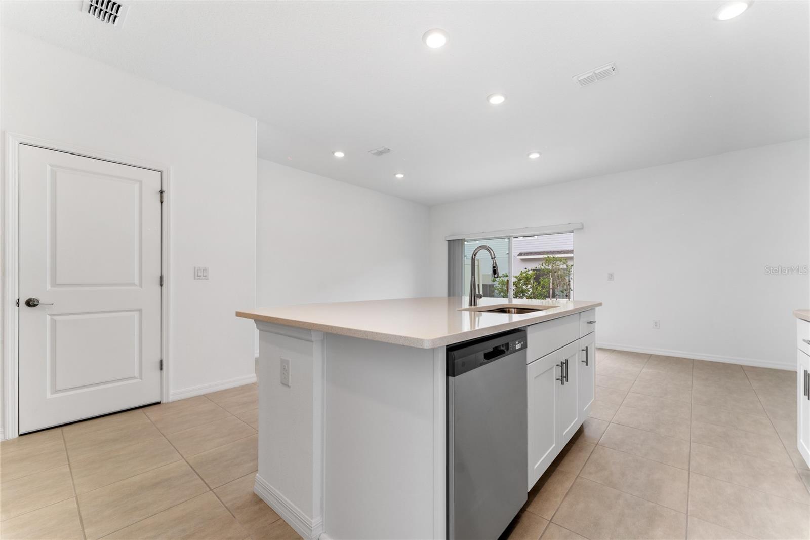 Image 22 of 27 For 2982 Canary Avenue