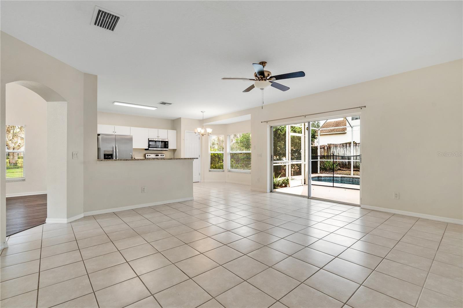 Listing photo id 11 for 2558 Siena Way