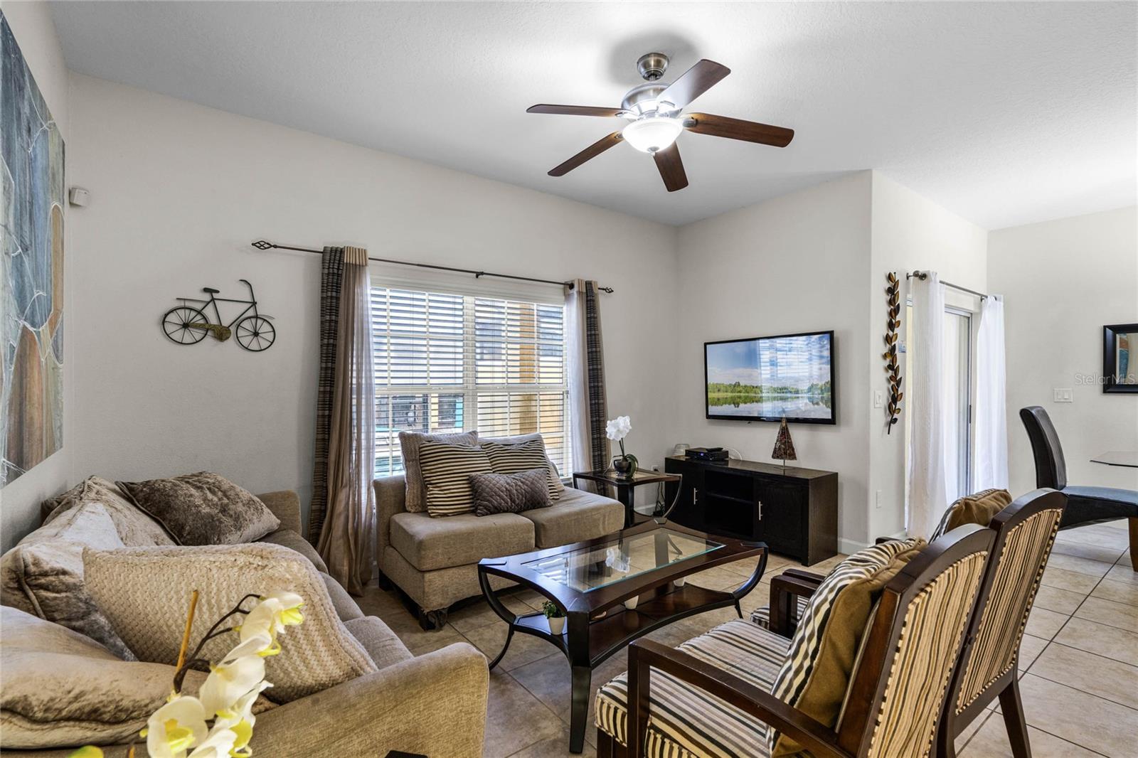 Image 13 of 75 For 8939 Bismarck Palm Road