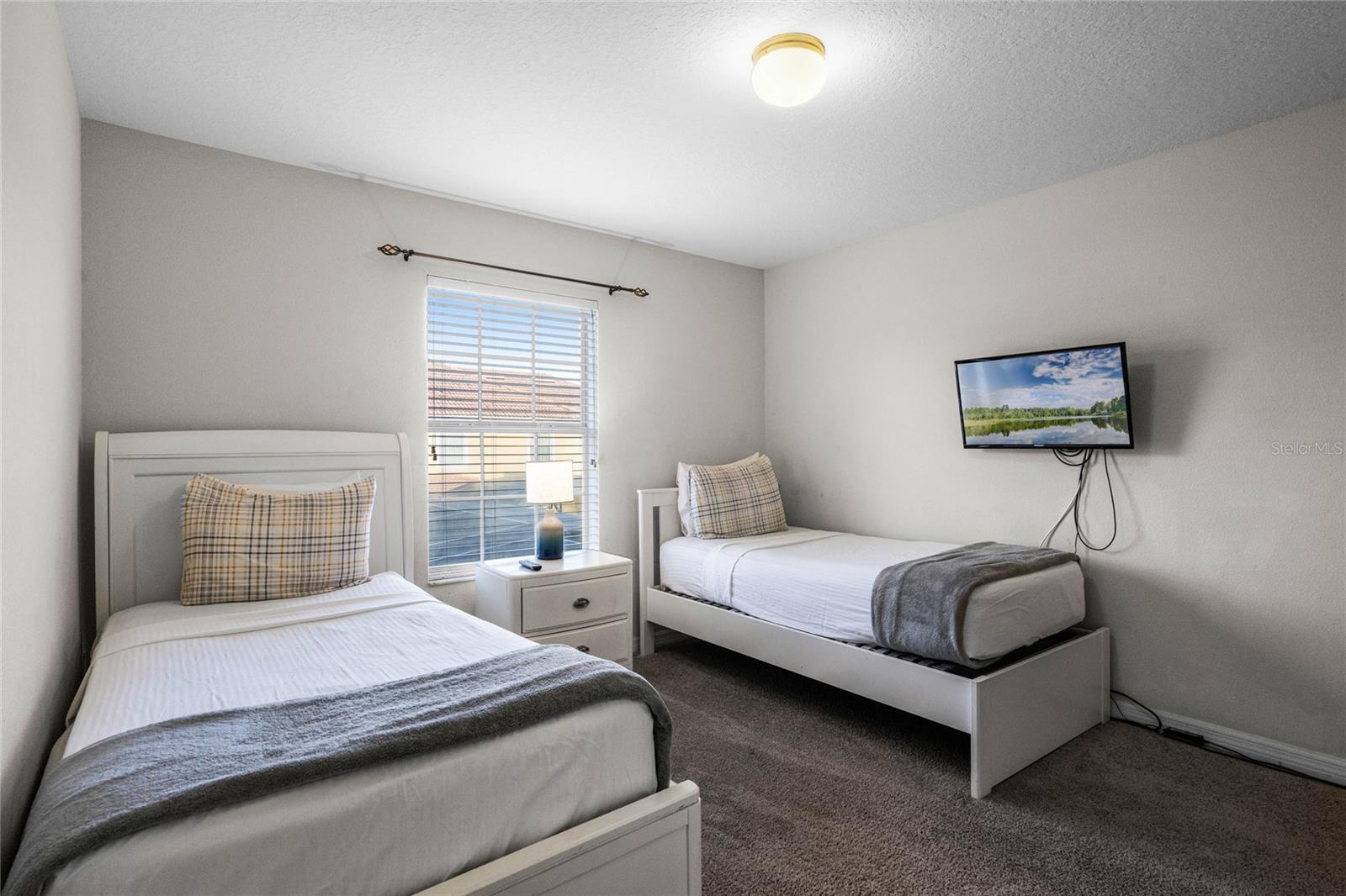 Image 29 of 75 For 8939 Bismarck Palm Road