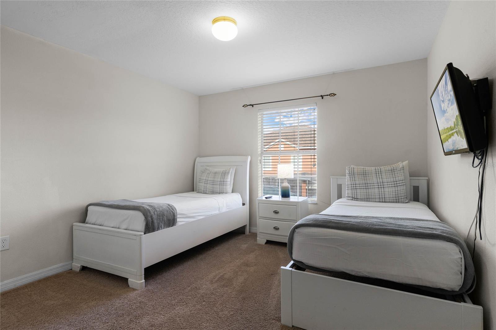 Image 30 of 75 For 8939 Bismarck Palm Road