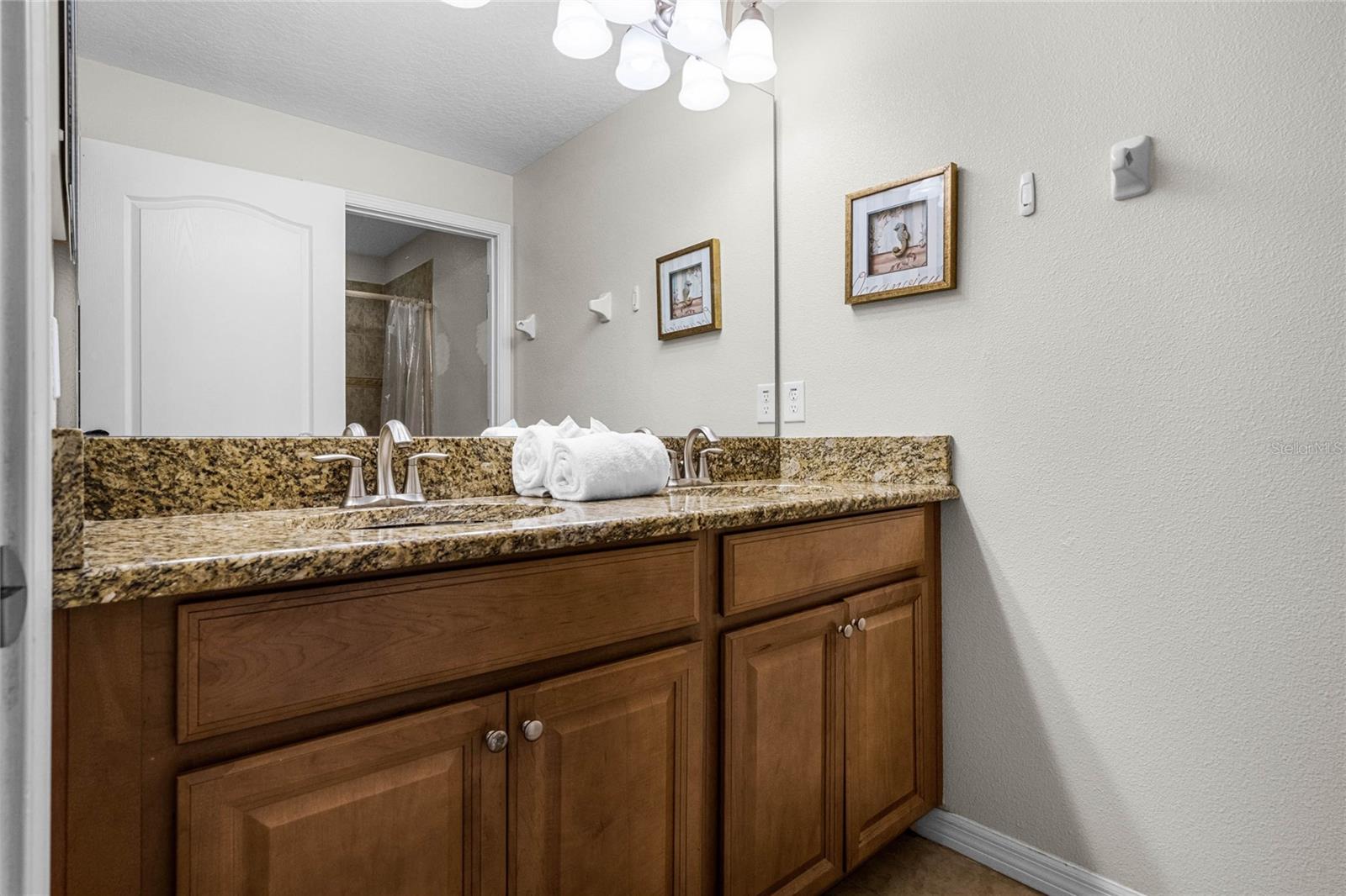 Image 31 of 75 For 8939 Bismarck Palm Road