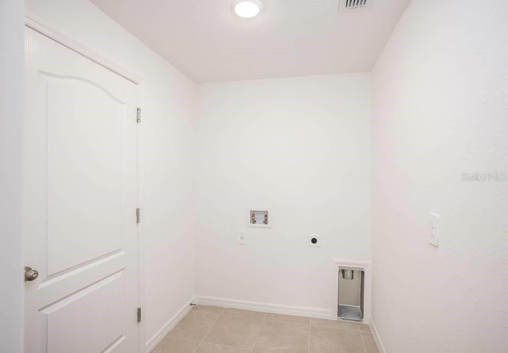 Image 28 of 31 For 2921 18th Street W