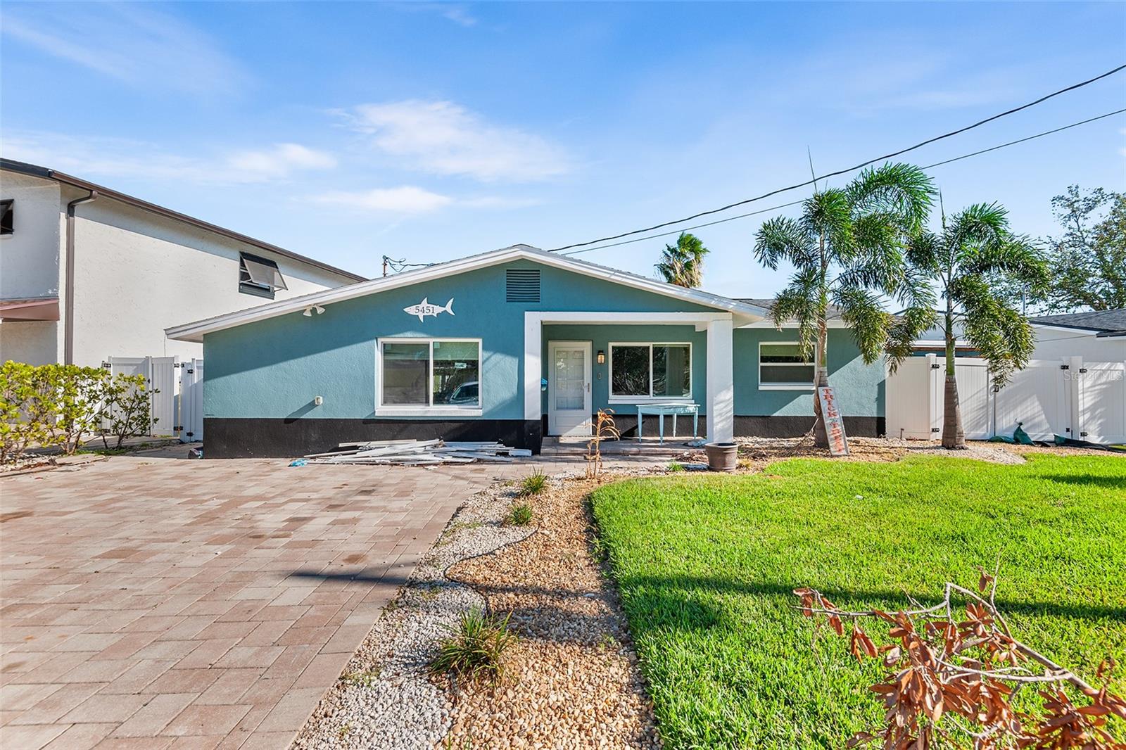 Listing photo id 2 for 5451 Bayou Grande Boulevard Ne