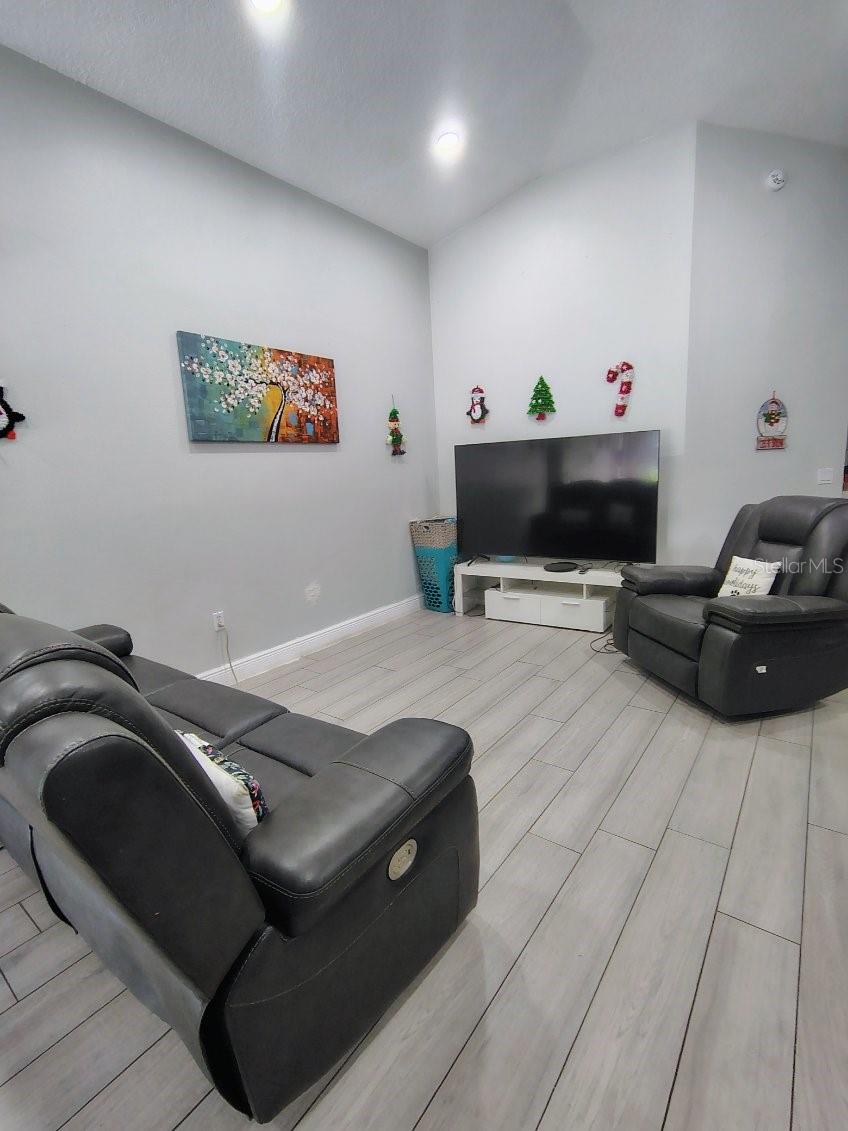 Image 15 of 22 For 1009 Fort Smith Boulevard