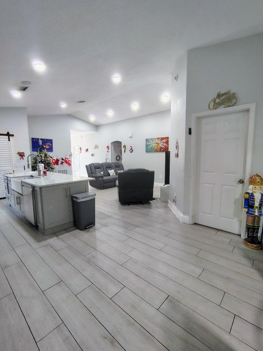 Image 5 of 22 For 1009 Fort Smith Boulevard