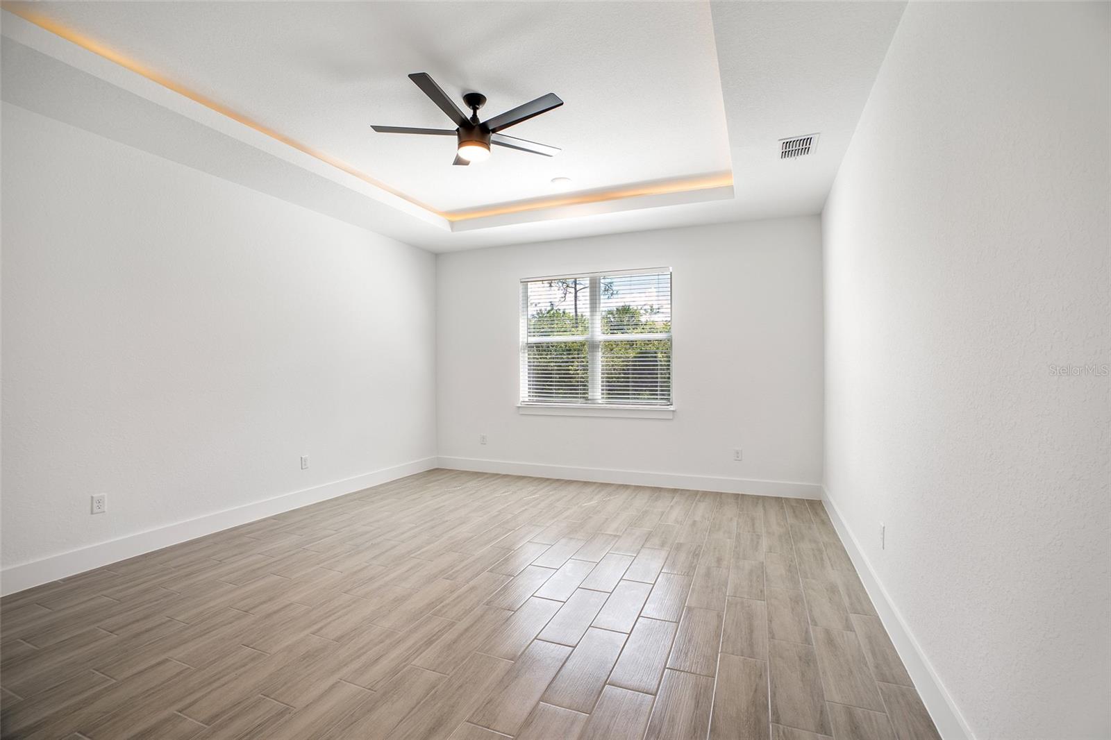 Image 34 of 50 For 24510 Kingsway Circle