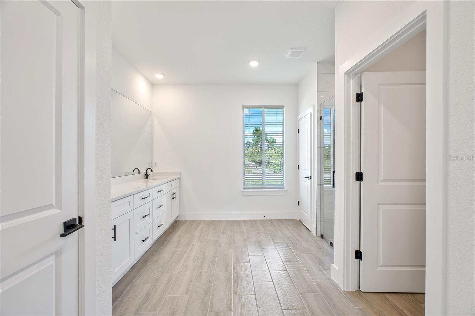 Image 37 of 50 For 24510 Kingsway Circle