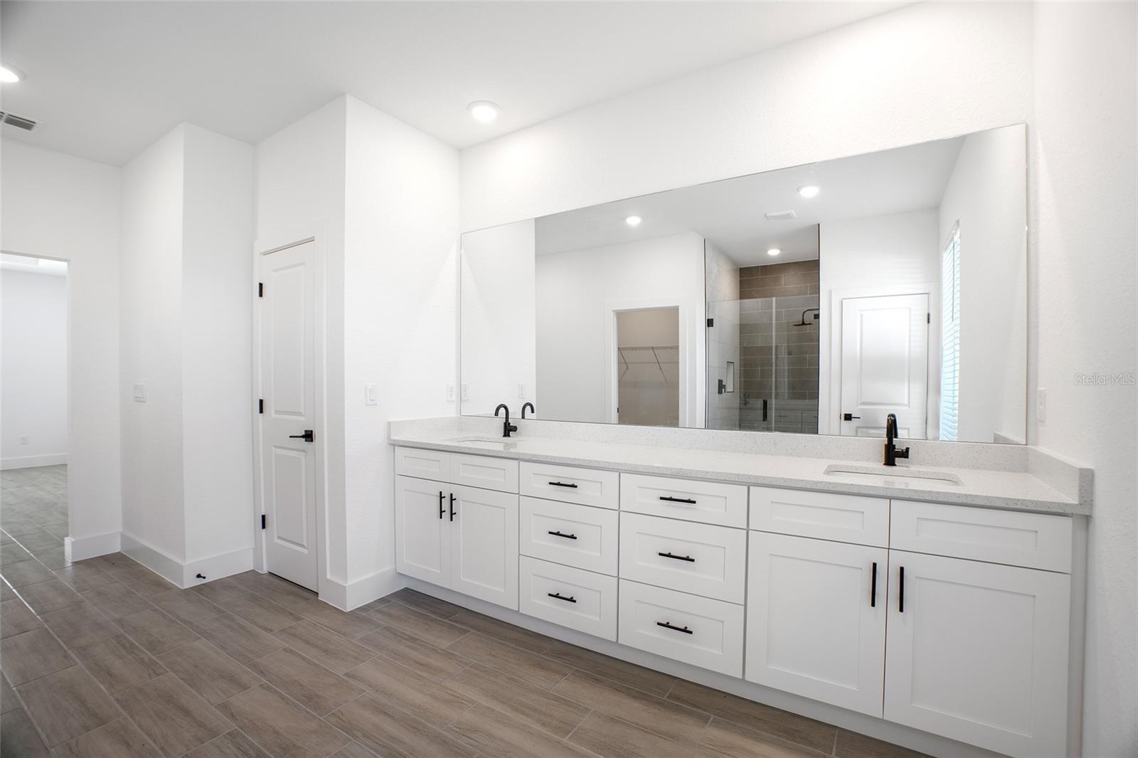 Image 39 of 50 For 24510 Kingsway Circle