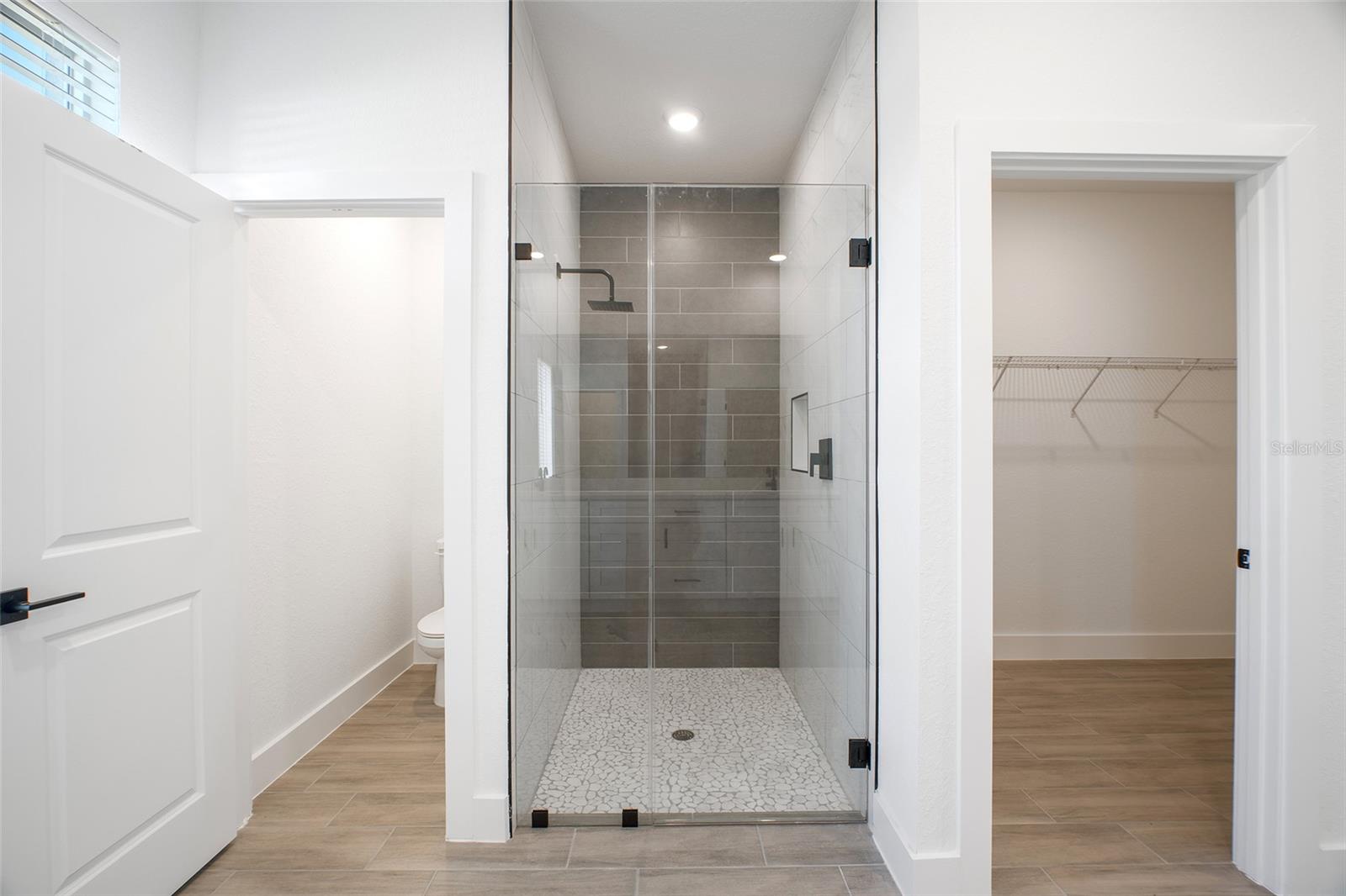 Image 42 of 50 For 24510 Kingsway Circle