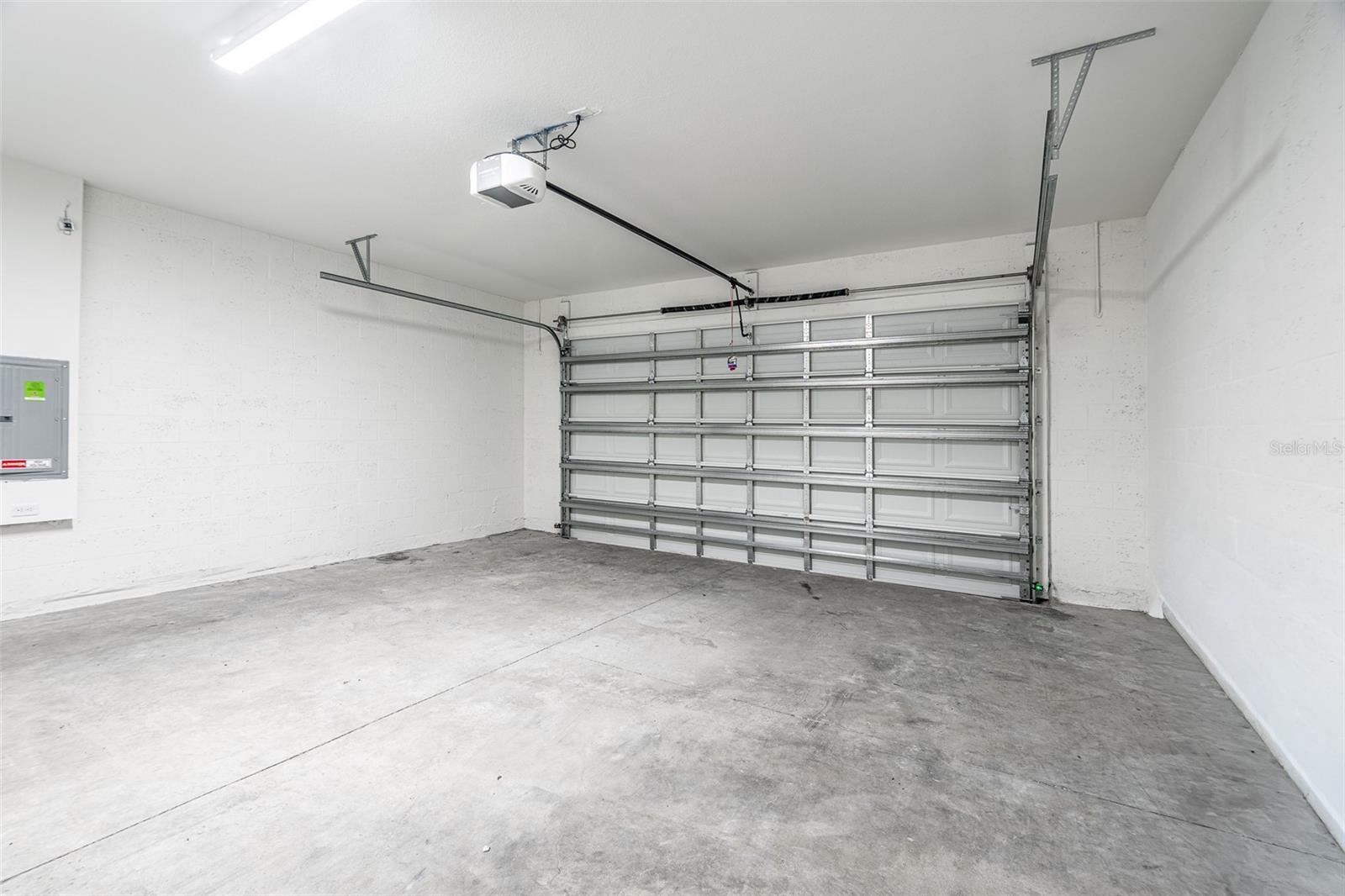 Image 44 of 50 For 24510 Kingsway Circle