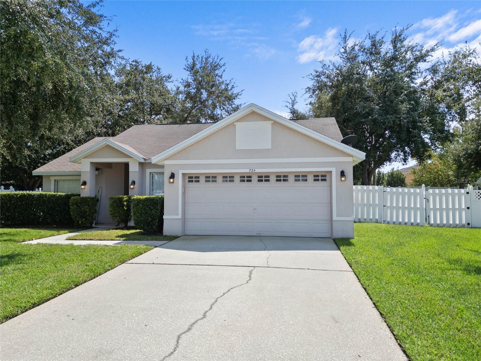 Listing Details for 724 Grisham St, WINTER GARDEN, FL 34787