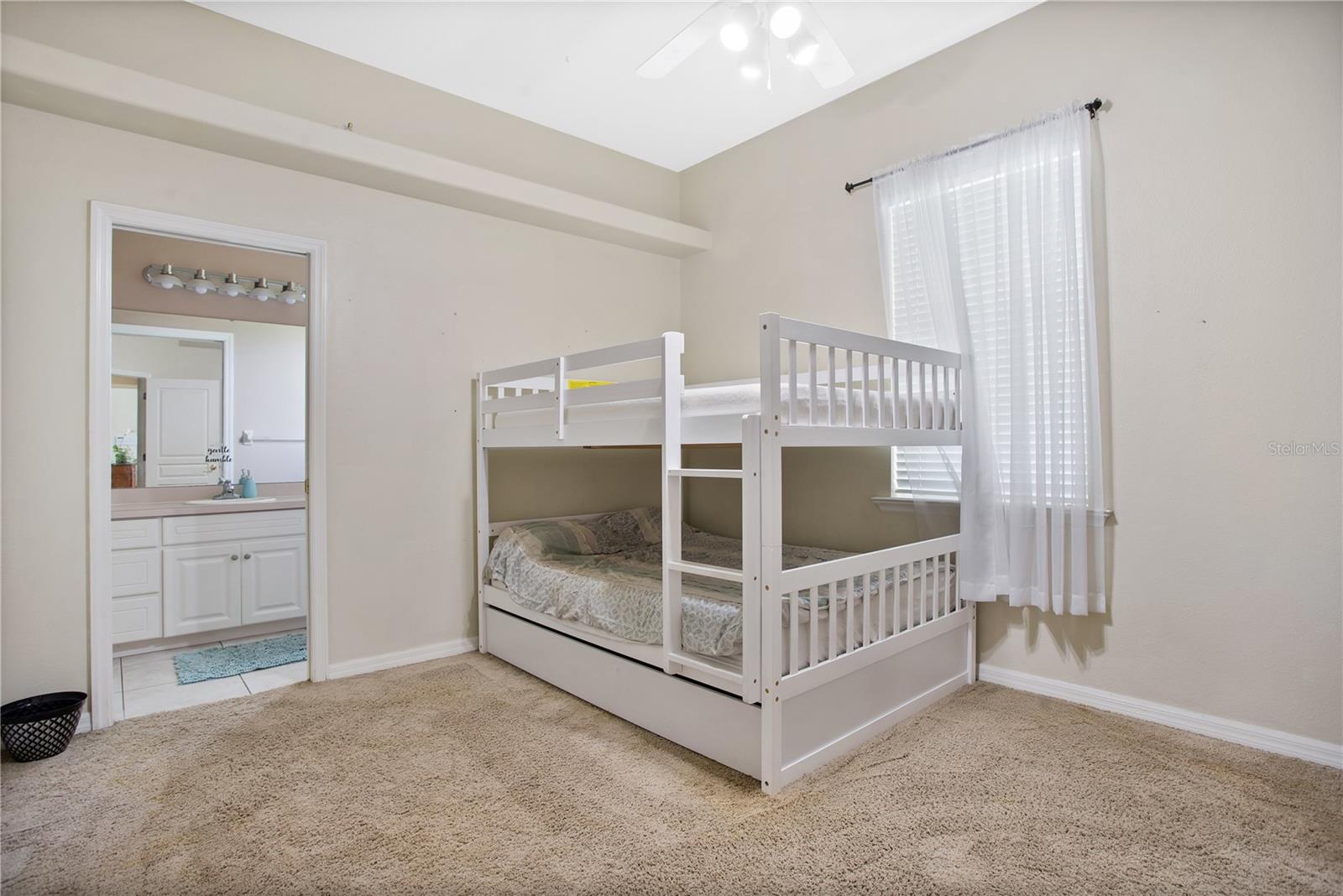 Image 11 of 25 For 1556 Auburn Oaks Court