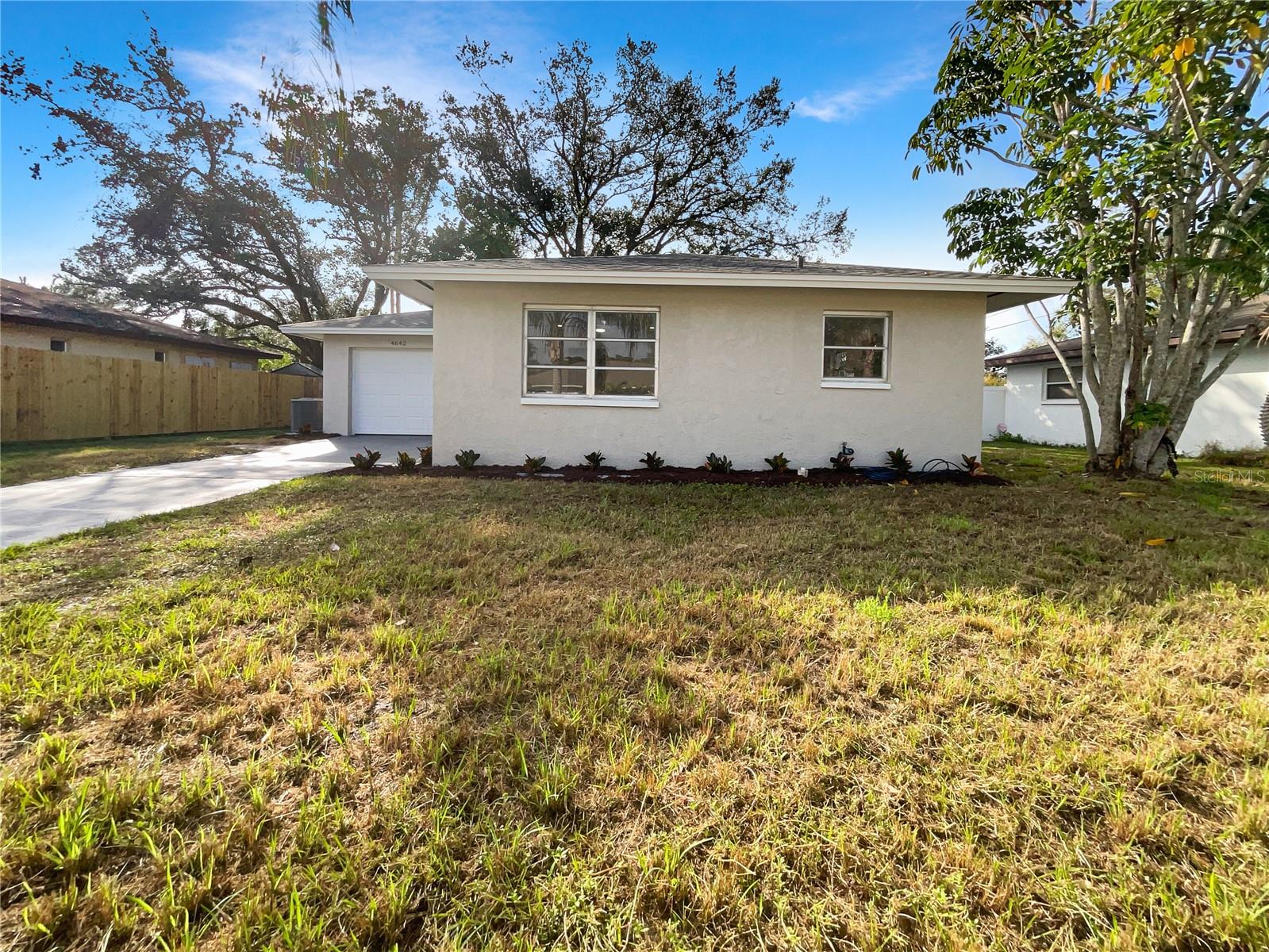 Listing photo id 18 for 4642 Spahn Street