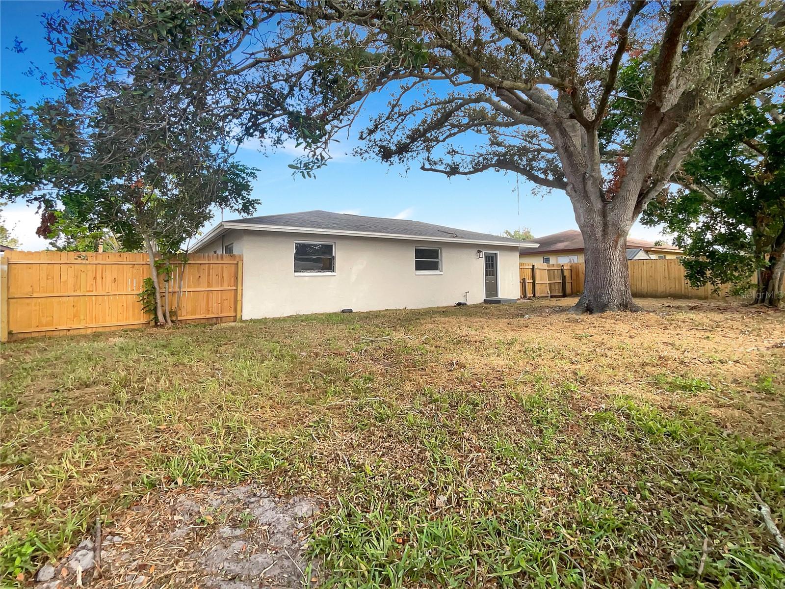 Listing photo id 20 for 4642 Spahn Street