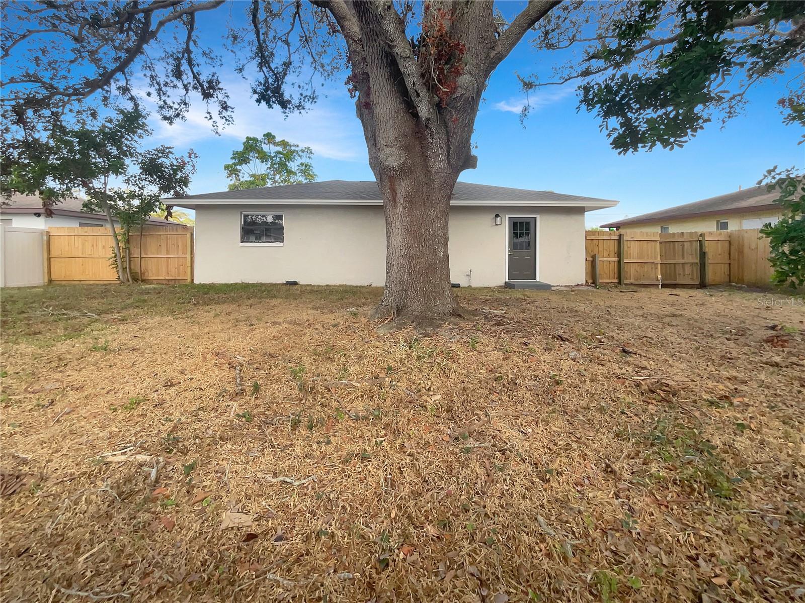 Listing photo id 6 for 4642 Spahn Street