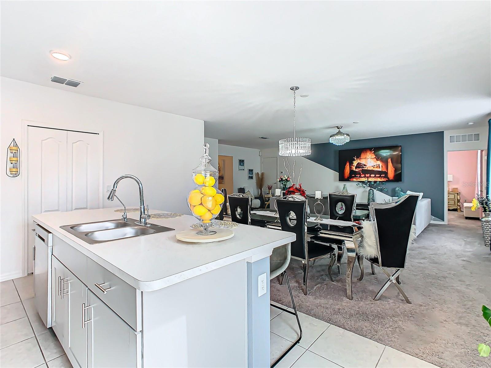 Image 16 of 41 For 208 Goldenrod Lane