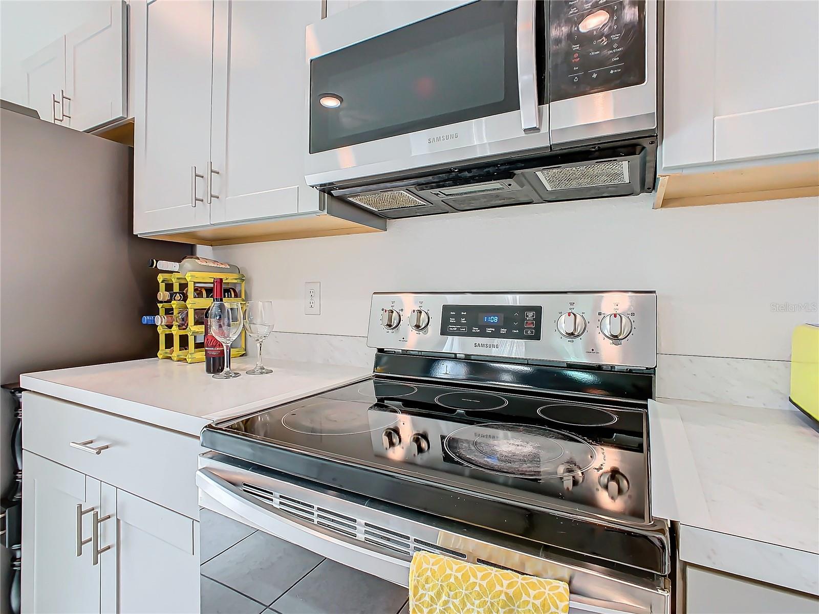 Image 17 of 41 For 208 Goldenrod Lane