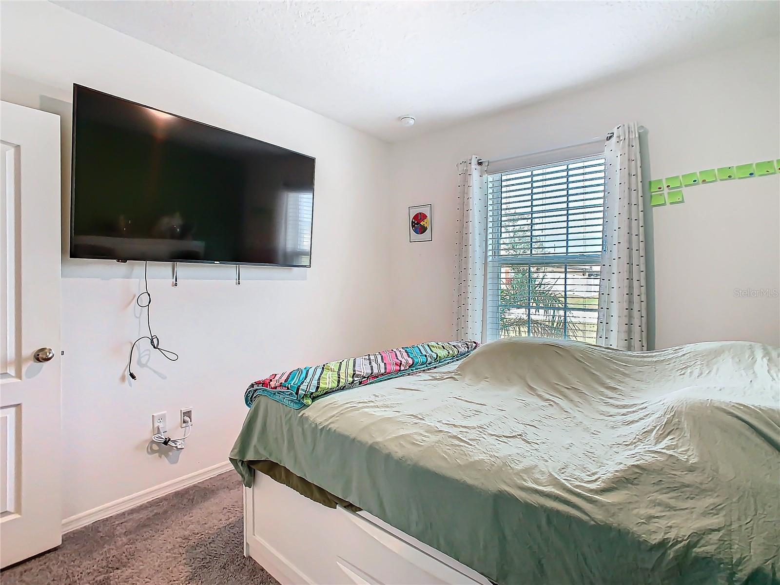 Image 33 of 41 For 208 Goldenrod Lane