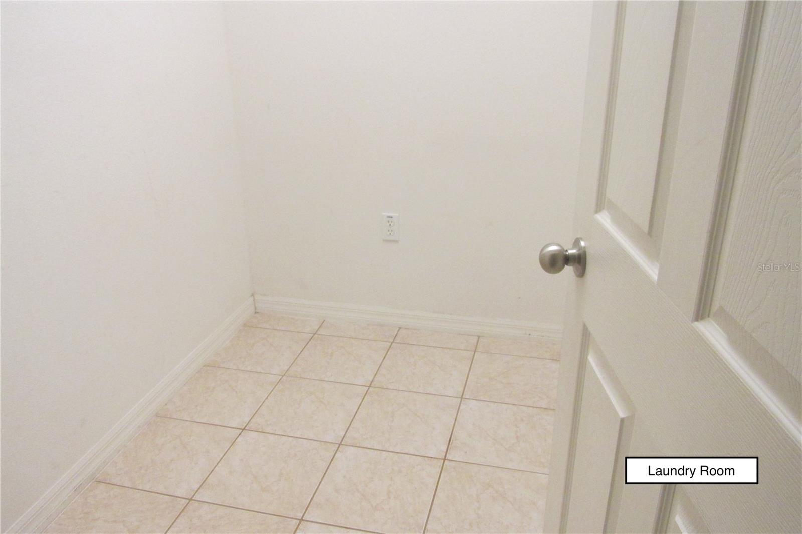 Image 17 of 18 For 3838 Golden Knot Drive