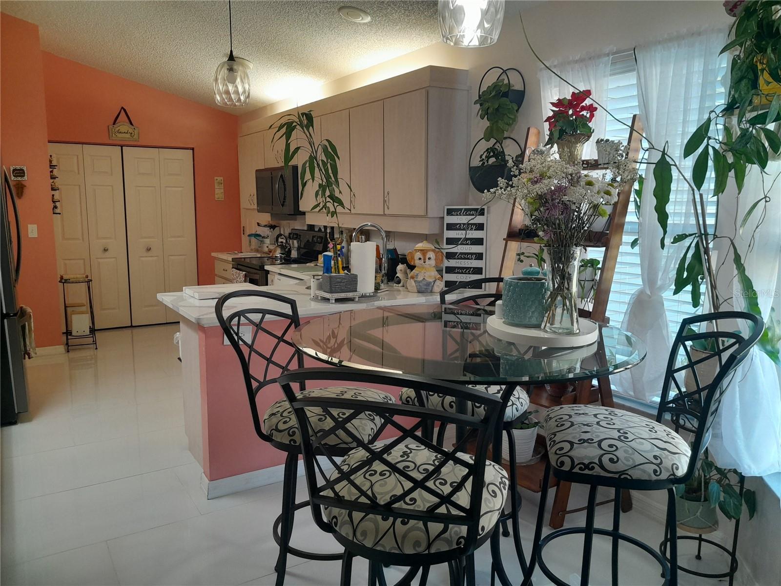 Image 4 of 60 For 2122 King Richards Court