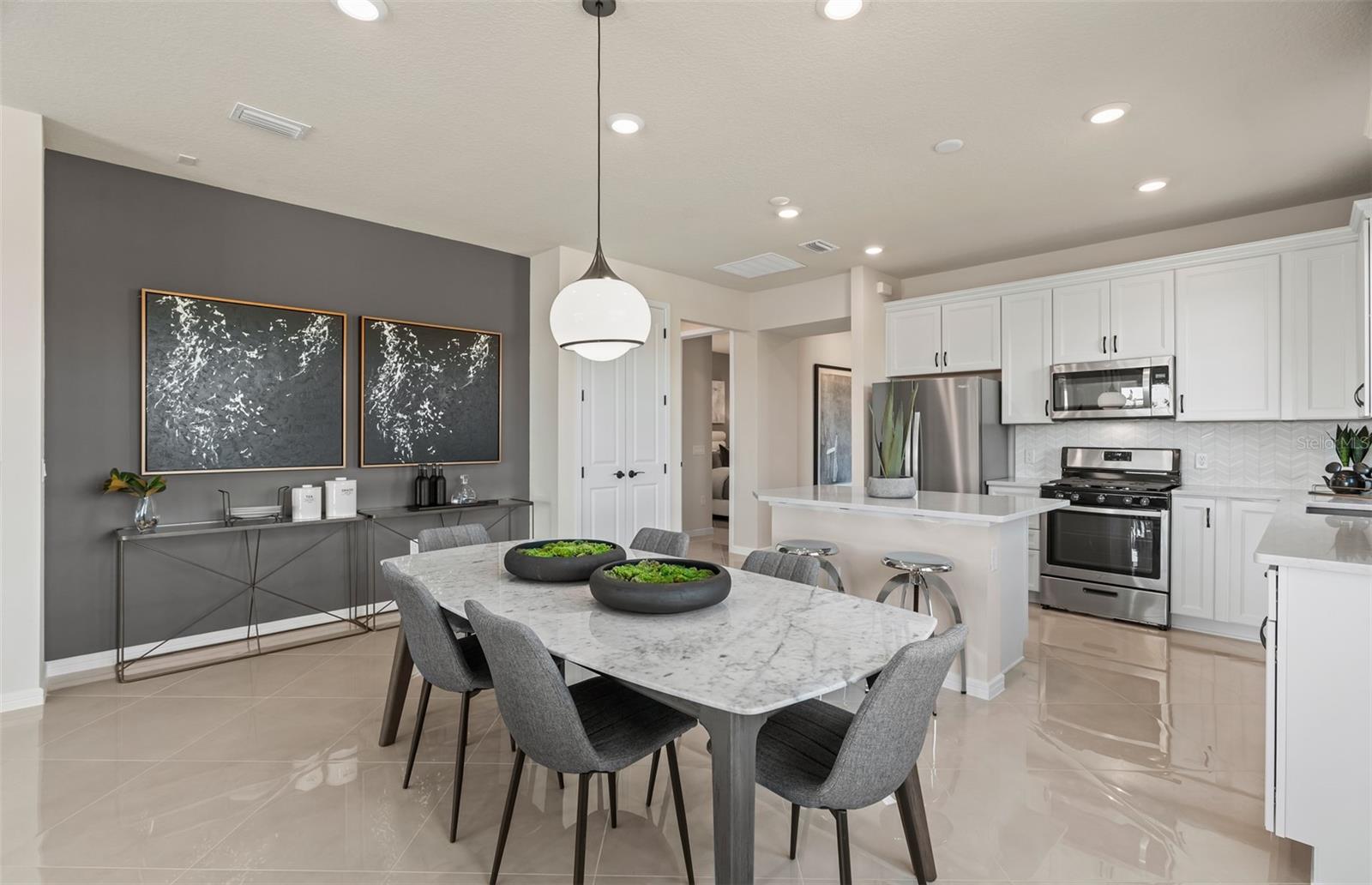 Image 3 of 11 For 13563 Pearl Beach Street