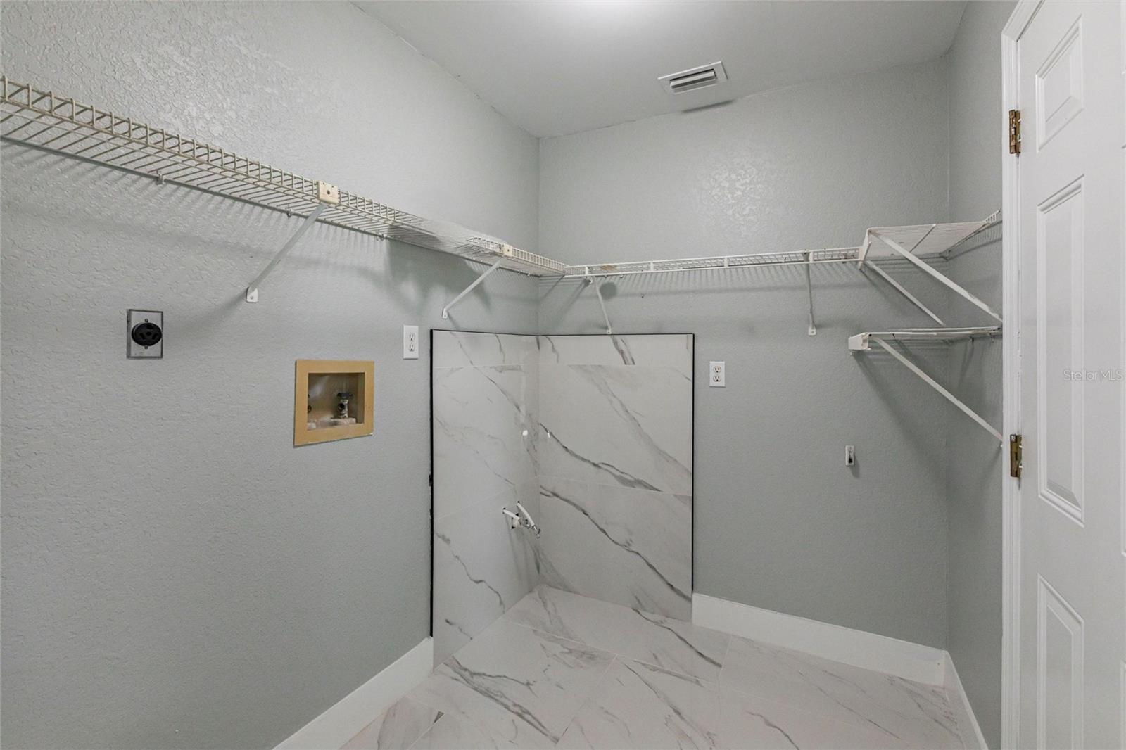 Image 33 of 40 For 1147 Yachtsman Lane