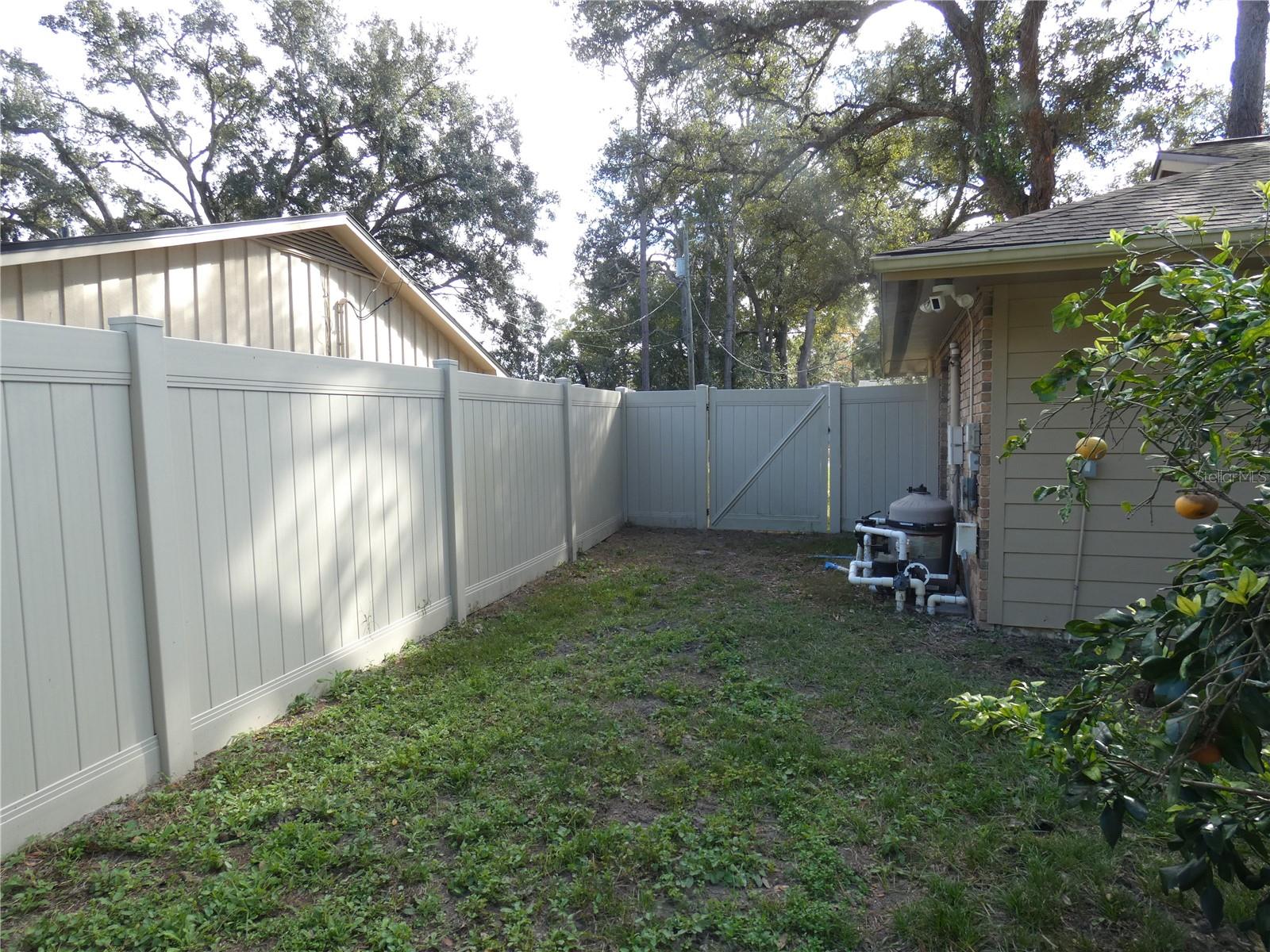 Image 16 of 22 For 749 Yorkshire Drive