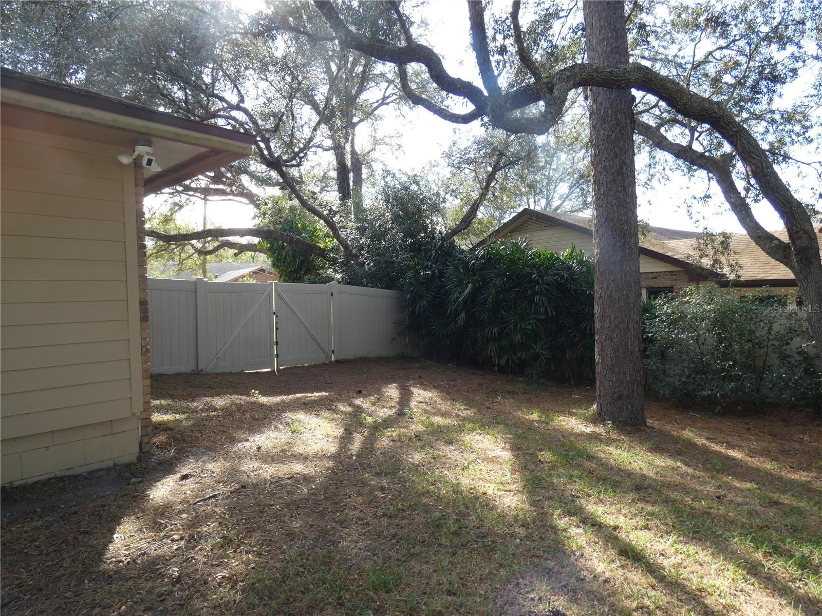 Image 17 of 22 For 749 Yorkshire Drive
