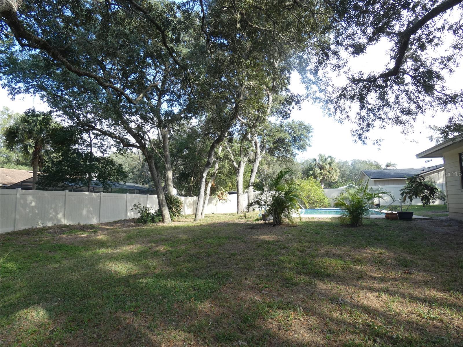 Image 18 of 22 For 749 Yorkshire Drive