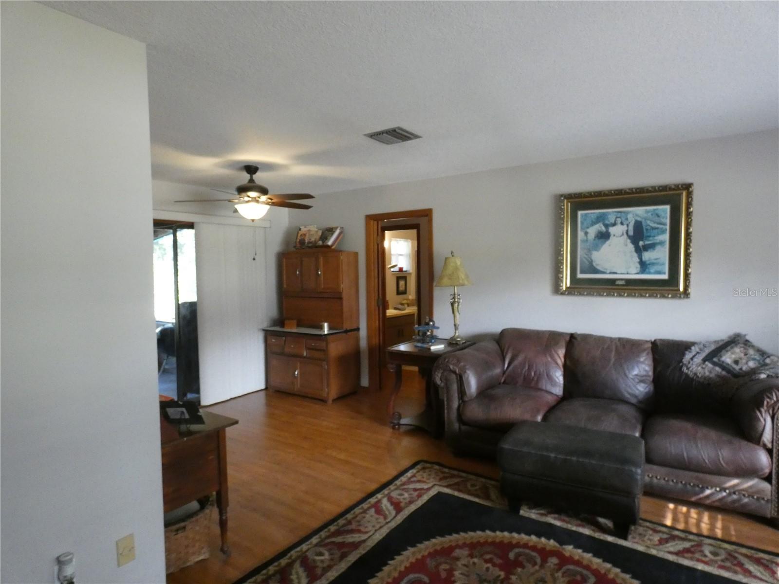 Image 5 of 22 For 749 Yorkshire Drive