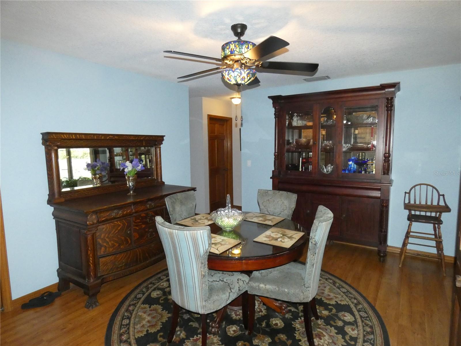 Image 8 of 22 For 749 Yorkshire Drive