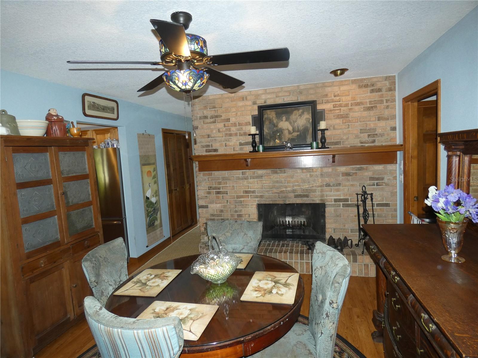 Image 9 of 22 For 749 Yorkshire Drive