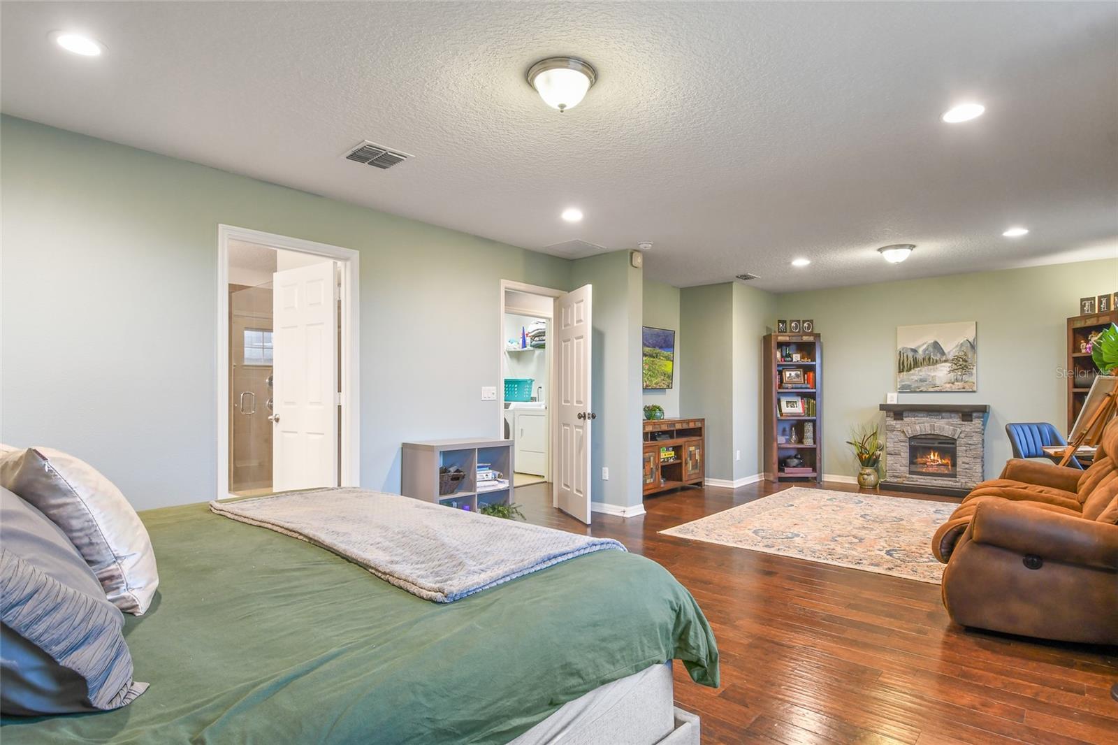 Image 37 of 71 For 1416 Cabot Drive
