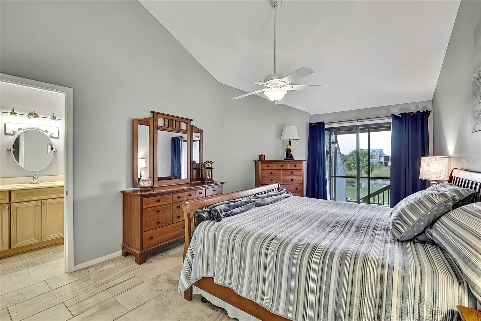 Listing photo id 14 for 2891 Rivers Edge Boulevard 100