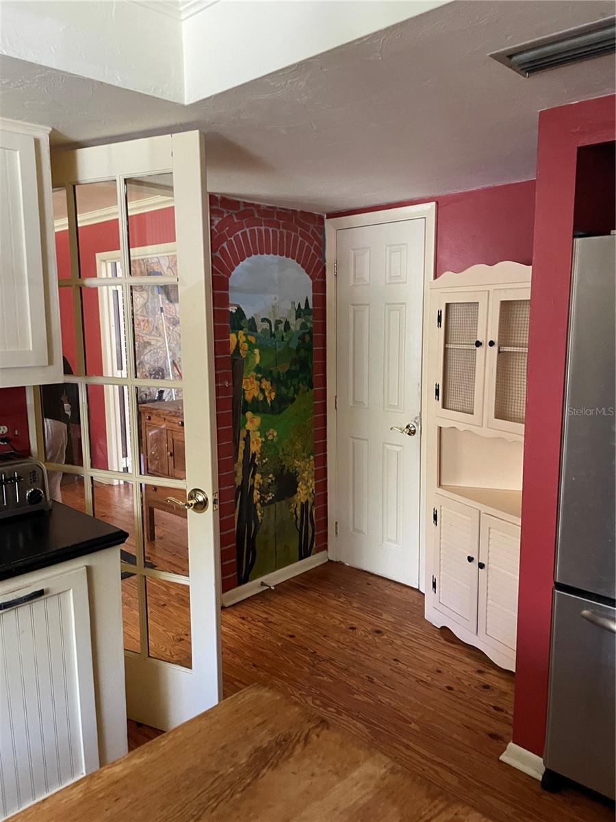 Image 4 of 37 For 11427 10th Terrace