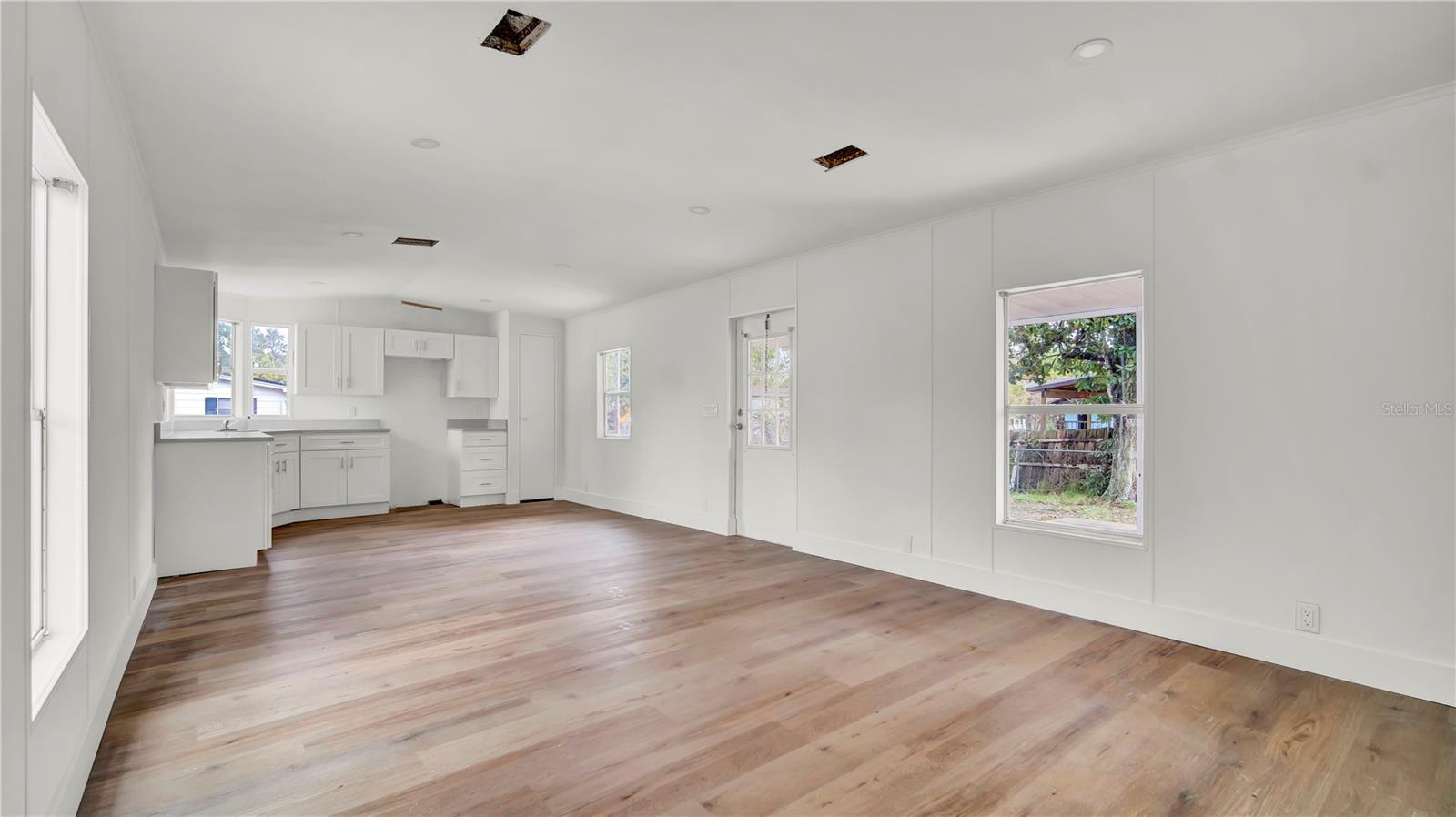 Image 10 of 27 For 354 Center Drive